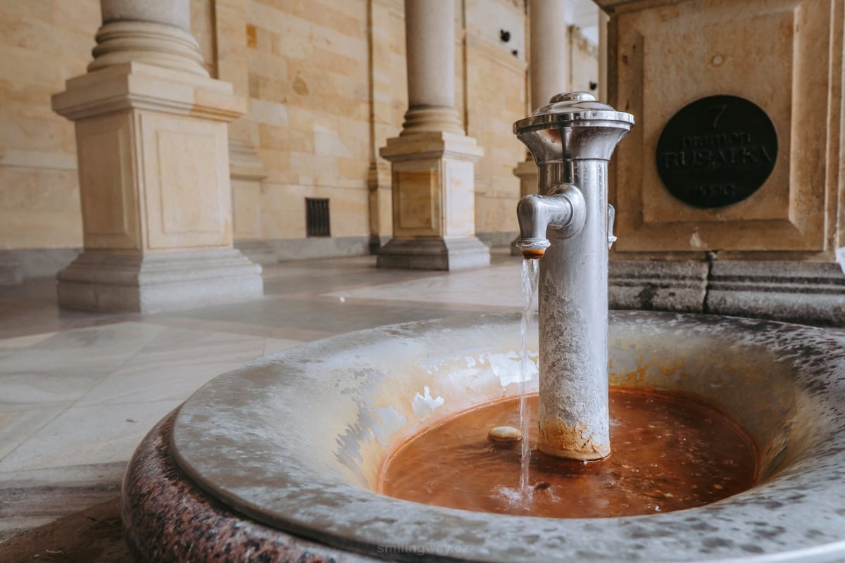 Mlýnská kolonáda a prameny v Karlových Varech