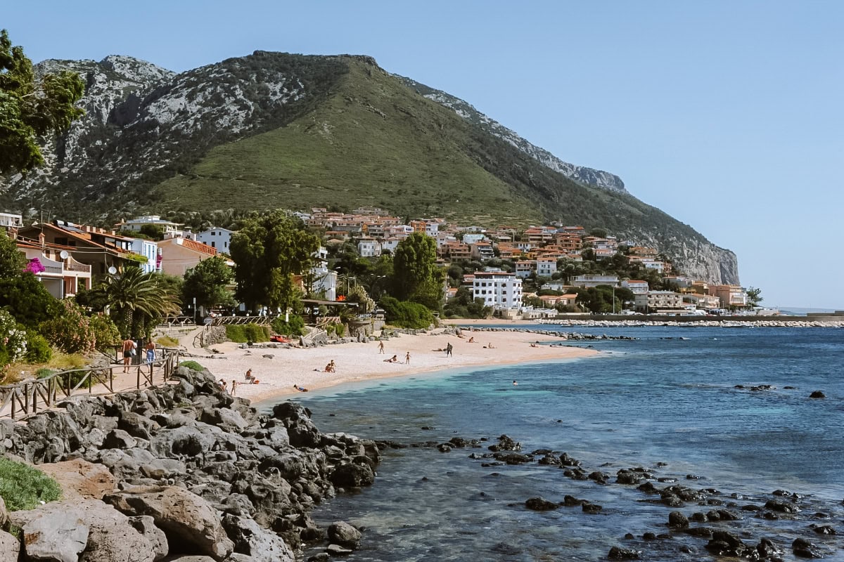 Cala Gonone na východě Sardinie Cala Gonone na východě Sardinie
