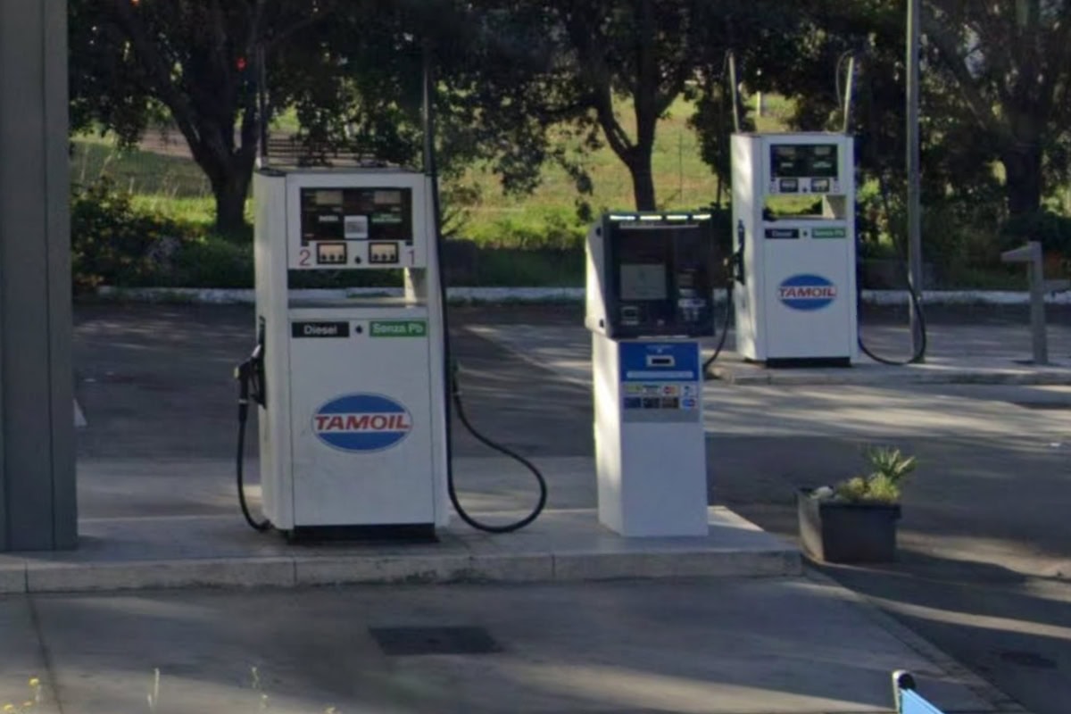 Tankování na Sardinii Tankování na Sardinii