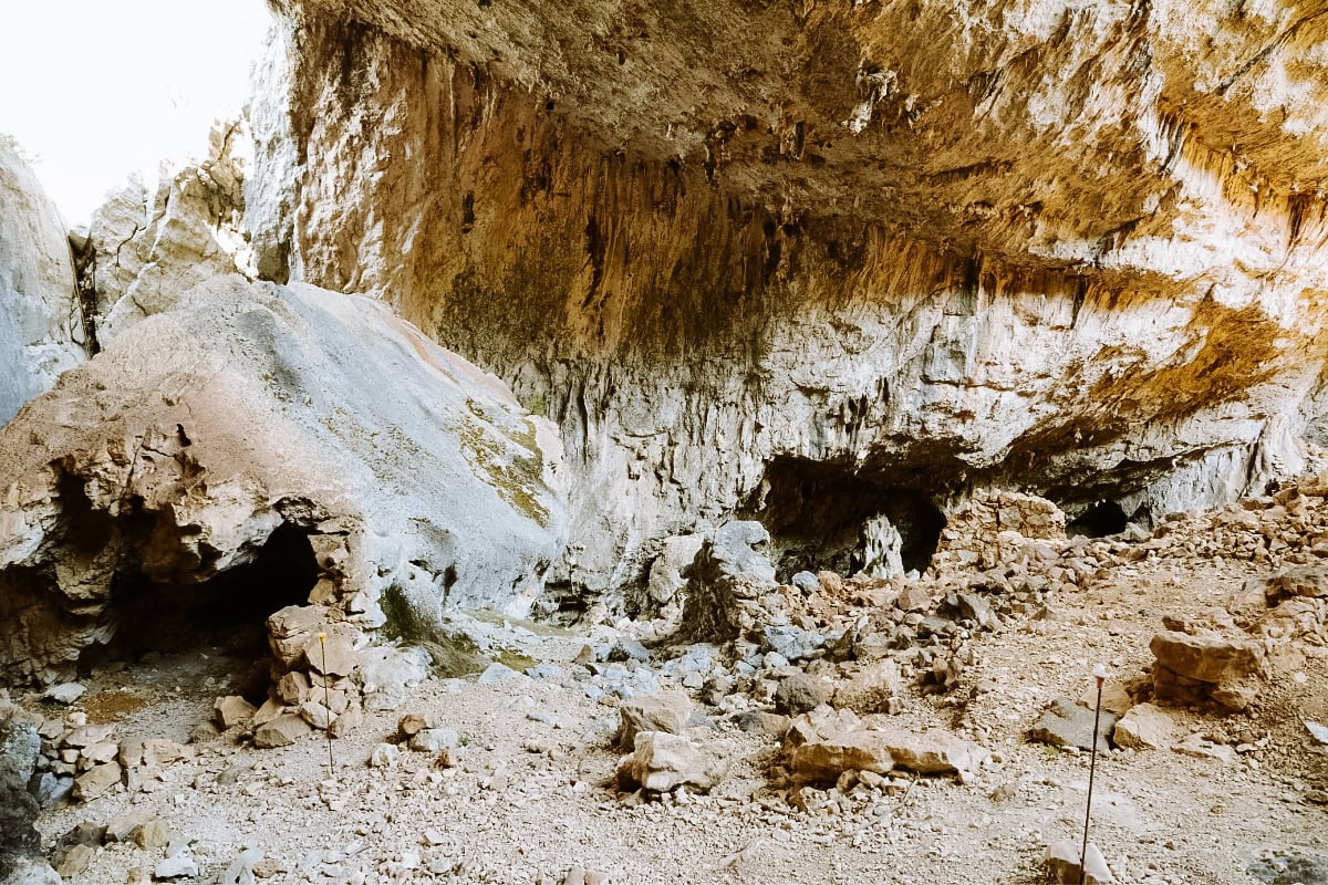 Archeologický park Tiscali - turistické trasy na Sardinii