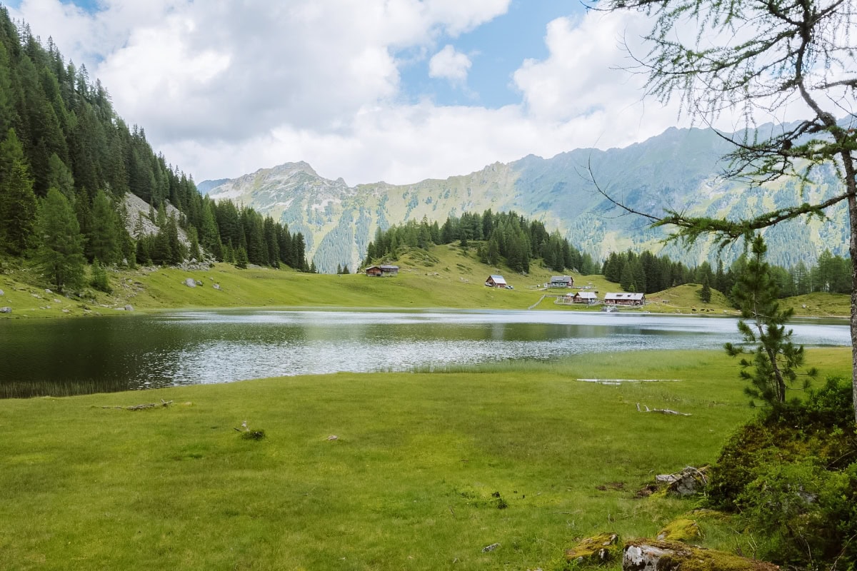 Jezero Duisitzkarsee a údolí Obertal