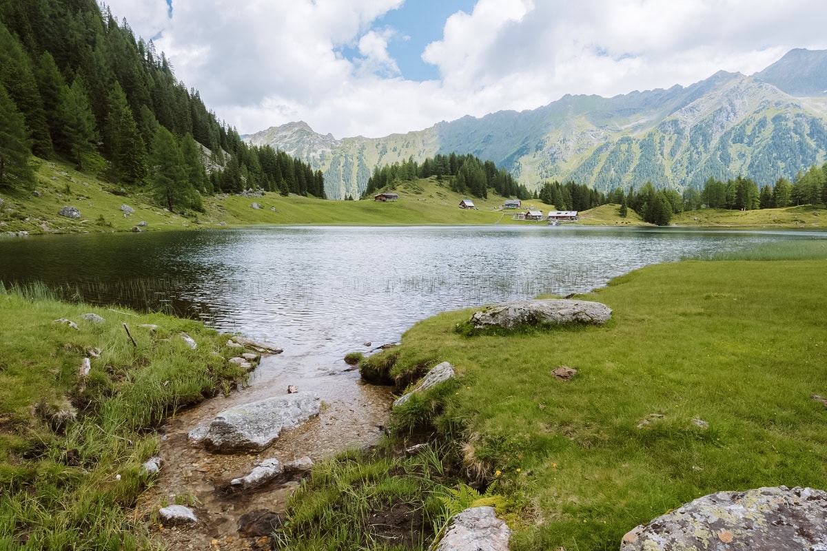 Jezero Duisitzkarsee a údolí Obertal