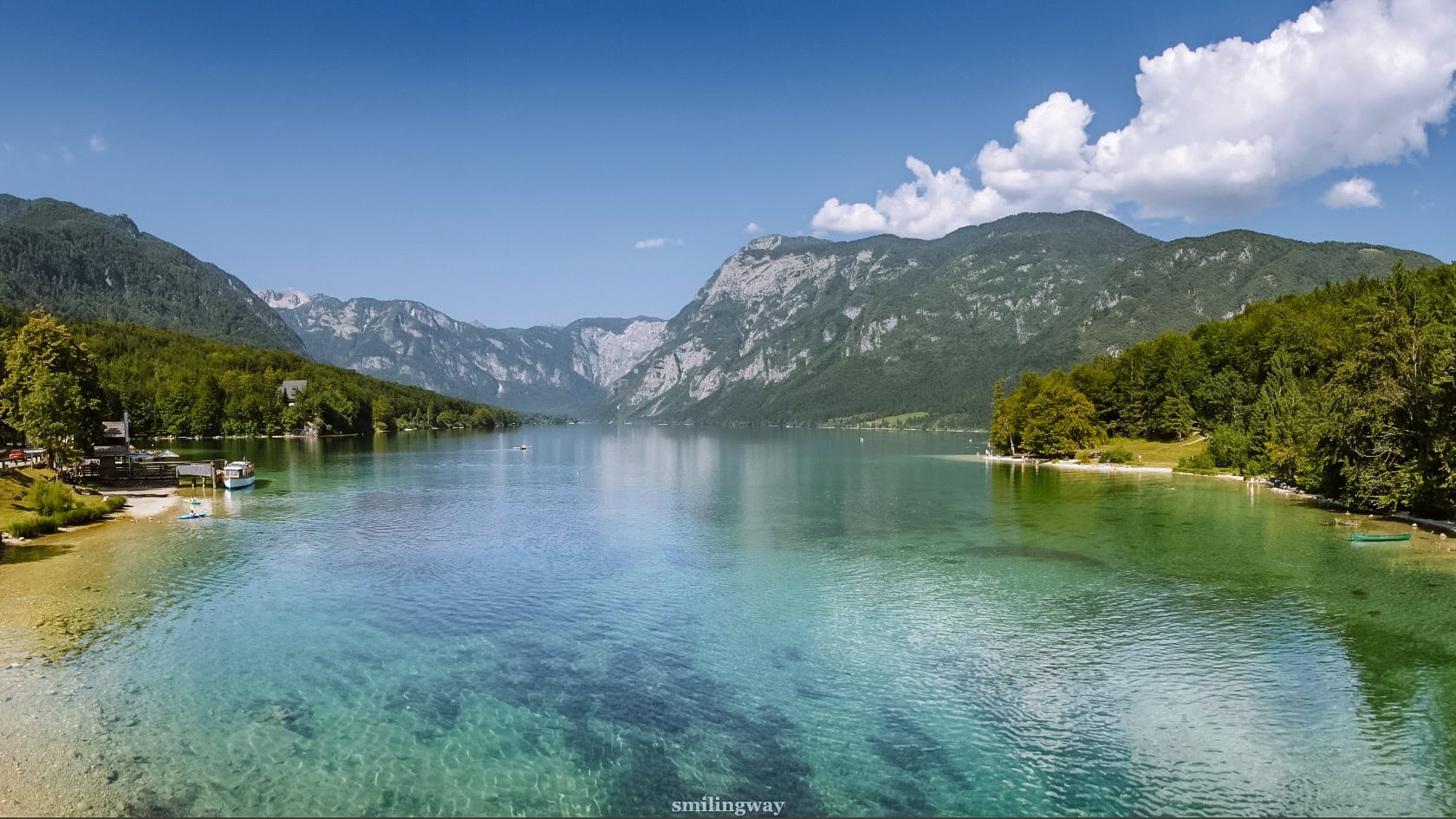 Jezero Bohinj ve Slovinsku