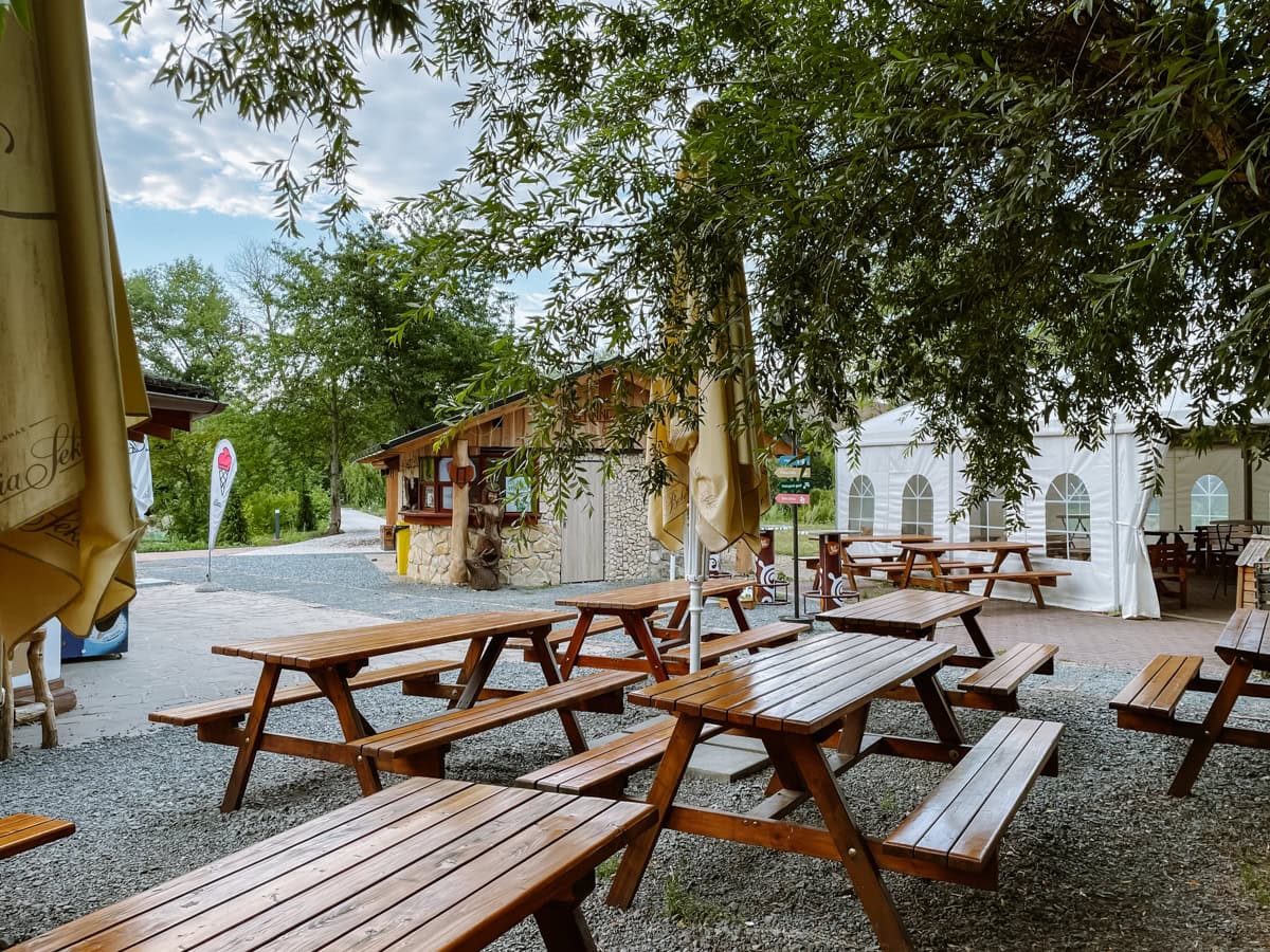 Venkovní posezení u bistra - Resort Svět