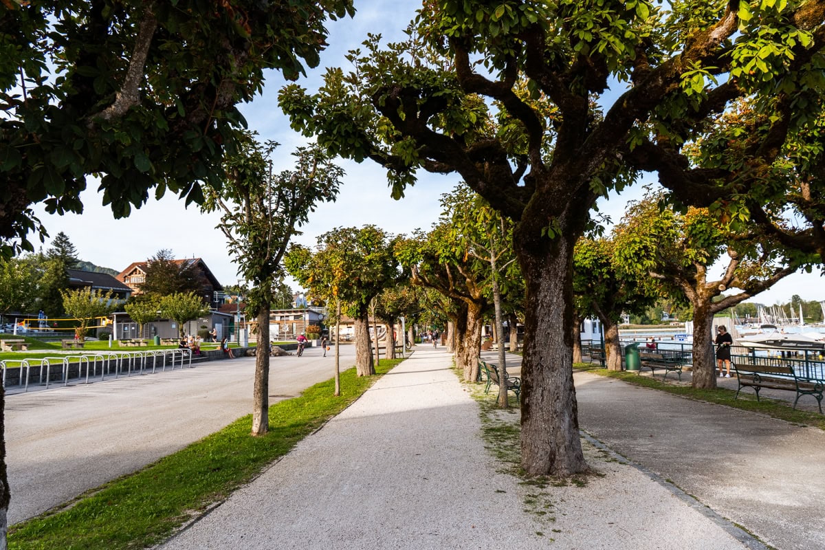 Promenáda v Altmünster u Traunsee